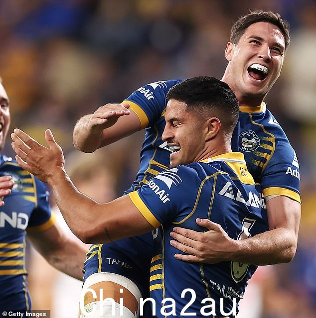 Mitchell Moses(上图,图中为与 Dylan Brown 一起庆祝尝试)说他和队友们约定在周末再见时保持低调