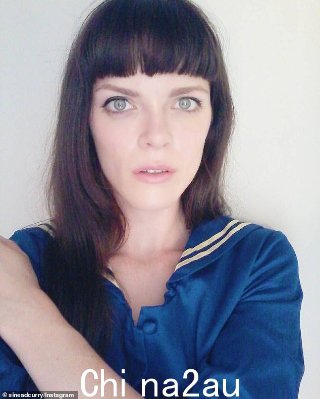 澳大利亚女演员 Sinead Curry,曾主演过南希·德鲁 (Nancy Drew) 的困扰、iZombie 和 DC 的明日传奇等电视节目,她说,事故发生九小时后,欧洲巴士公司只给了她 16 美元的餐费不便代金券