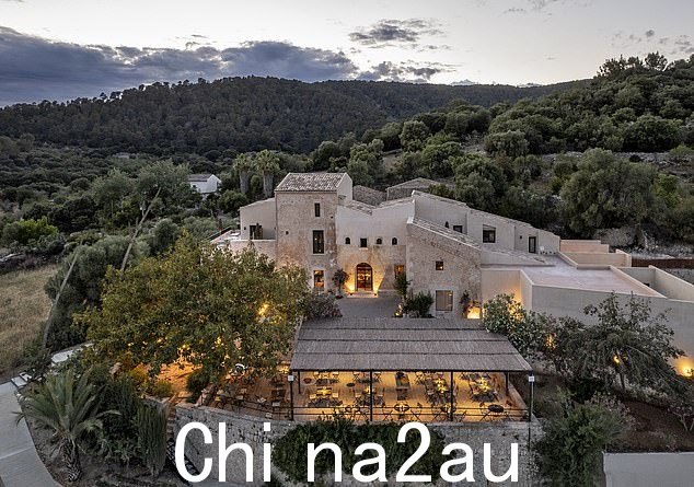 Authentic:马略卡岛曾被称为小伙子们的旅游圣地和廉价套餐交易的圣地,如今一切都变了。上面是新开的、仅限成人入住的度假胜地Lodge in the northern part of the island