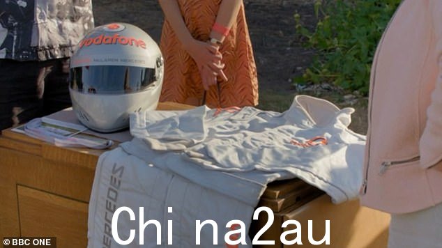 大笔资金:一位古董路演嘉宾在周日的节目中惊奇地了解到刘易斯·汉密尔顿的一些旧装备的价值