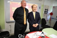 两国关系出现复苏新迹象！中国驻澳大利亚大使肖千参观查尔斯达尔文大学（图）