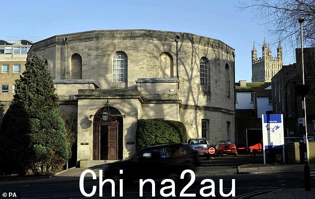 Gloucester Crown Court 听说受害人在发现可疑‘标本’后向警方报案,后来化验证实该物质是‘与医生有关的精液’”类=