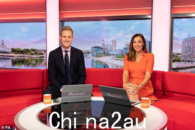 Throwback:这位前早餐主持人还抨击了他的前雇主,称‘事情必须改变’才能在现代世界中生存(与前同事 Sally Nugent 合影)” class =