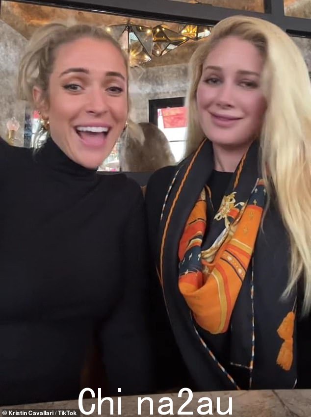 好朋友:克里斯汀·卡瓦拉里 (Kristin Cavallari) 和海蒂·蒙塔格 (Heidi Montag) 出现在周一晚上分享到前者 TikTok 帐户的视频中