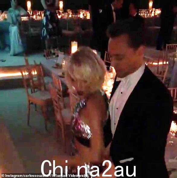 汤姆在接受好莱坞记者采访时坚称,他们的关系不是‘炫耀’” class=