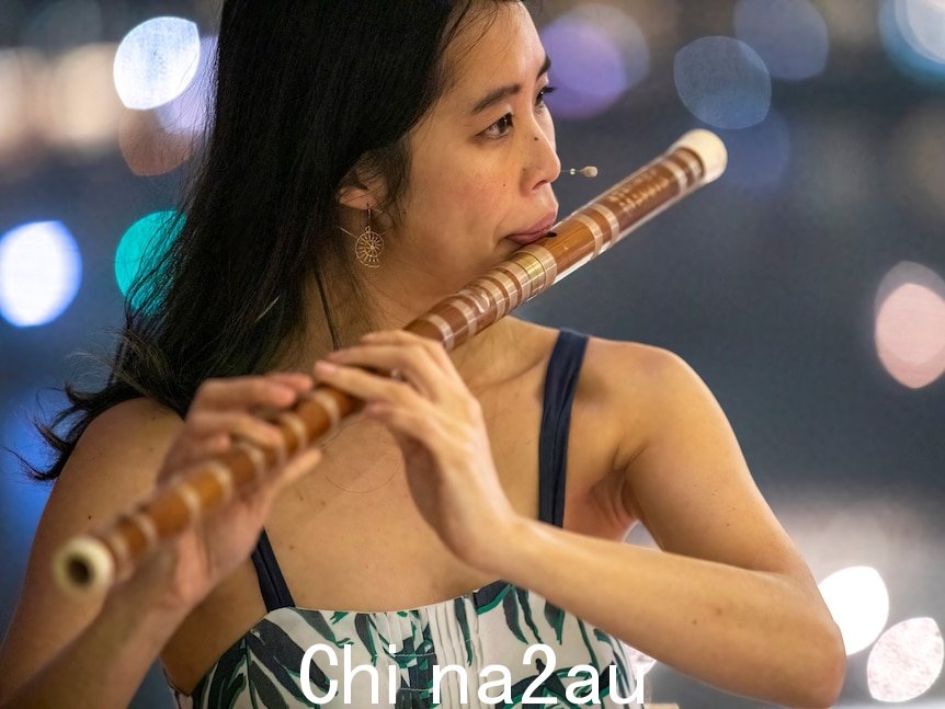 Chloe Chung 吹进竹笛子的喉舌，吹笛子的指孔