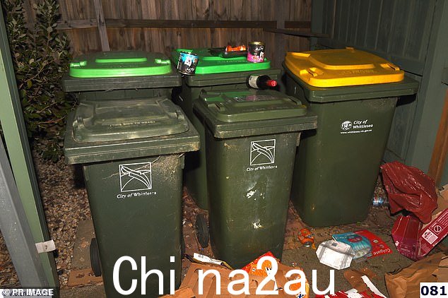 在 Tan 谋杀案审判期间使用的带轮垃圾箱展品的提供图像