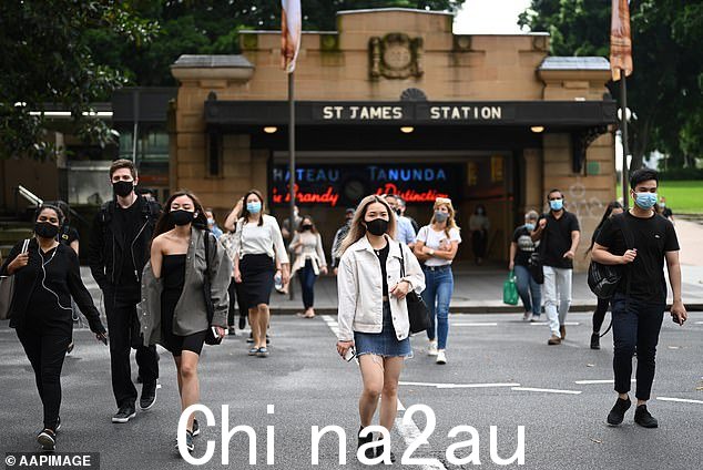 官方数据显示,新的 Covid 浪潮正在席卷新南威尔士州,每天造成近 10 人死亡,而维多利亚州迄今尚未受到最严重的影响