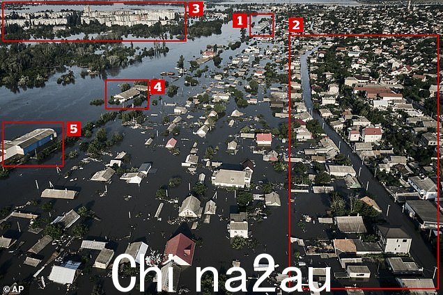 2023 年 6 月 7 日,星期三,在 Kakhovka 大坝被炸毁后,乌克兰赫尔松的街道被洪水淹没。乌克兰南部的居民,一些人在屋顶上过夜,准备迎接第二天的洪水泛滥周三,当局警告说,第聂伯河大坝决口将继续从一个巨大的水库中释放被压抑的水域