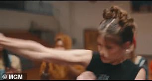 搏击俱乐部!在令人惊讶的暴力两分钟预览中,Brittany rocks raver buns