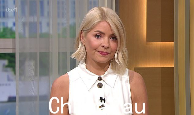 Holly Willoughby 昨天早上回来时问观众:'首先,你还好吗?'