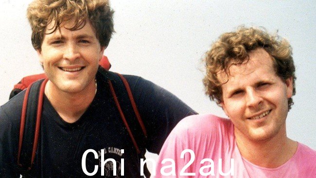 Scott Johnson(右),与兄弟 Steve 合照, 1988 年死于同性恋仇恨犯罪。图片:提供/星期日电讯报。 sizes=