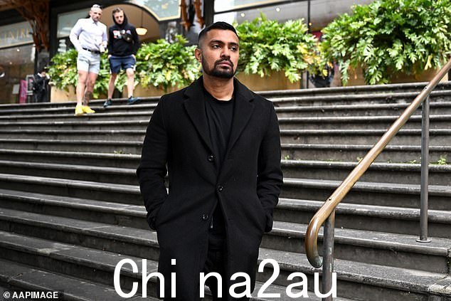 Gunathilaka(周四在悉尼法庭外拍摄)对一项未经同意的性交罪名不认罪