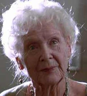 Gloria Stuart 的演艺生涯在 1930 年代达到顶峰,但这位女演员一直工作到 90 年代