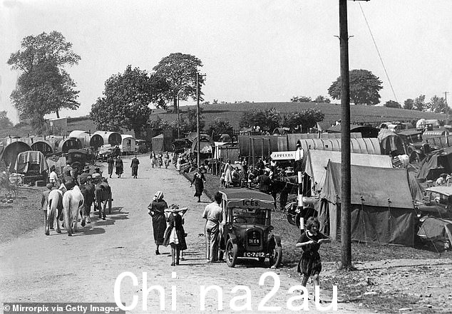 1934 年 Appleby 的吉普赛人营地,当时马展已成为旅行者日历的中流砥柱