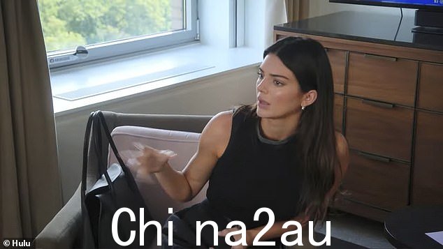 控制狂:Kendall 说她是一个“控制狂”,Kourtney 说,“我们都是,”当 Kris 问这是否也是她的错时,Kendall 同意,“确实是” class=