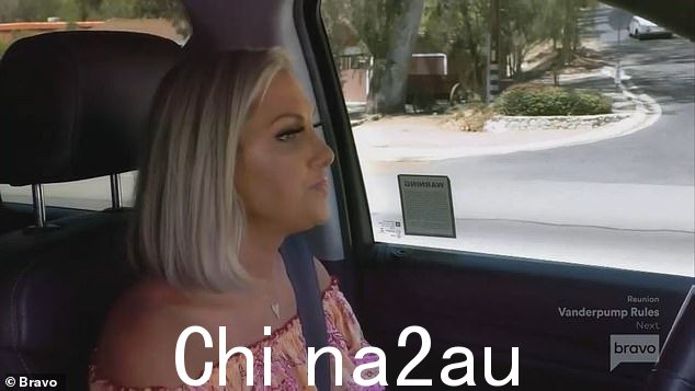 牙医之旅:39 岁的 Gina Kirschenheiter 带她的孩子去看牙医以去除牙套
