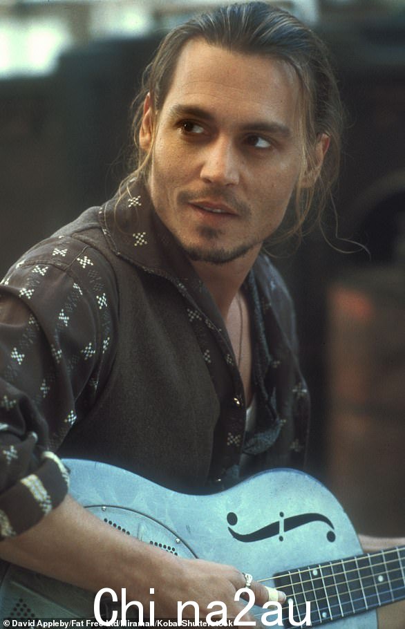 Depp in Chocolat - 2000 导演:Lasse Hallstrom