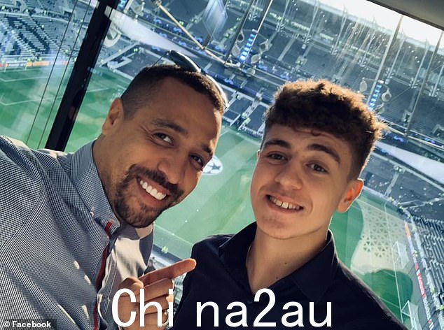 Josh 的父亲 Ben Sissens,合照,他说他儿子的死给他留下了'我觉得永远无法填补的空虚'