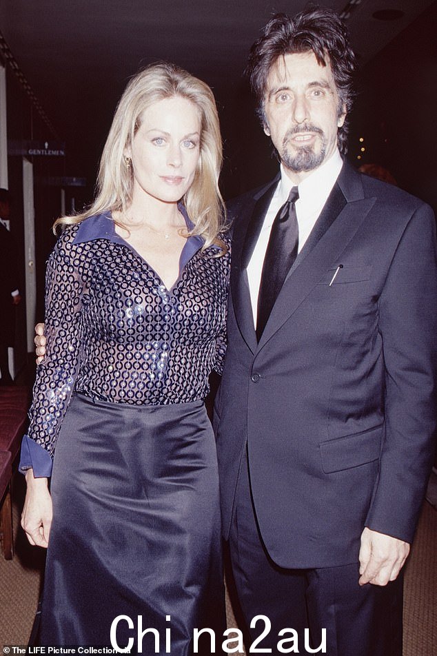 Beverly D'Angelo 和 Al Pacino 的父母 James 和他的双胞胎妹妹 Olivia - 这对双胞胎在 2001 年迎来了这对双胞胎,继 1997 年开始的 IVF 之旅之后