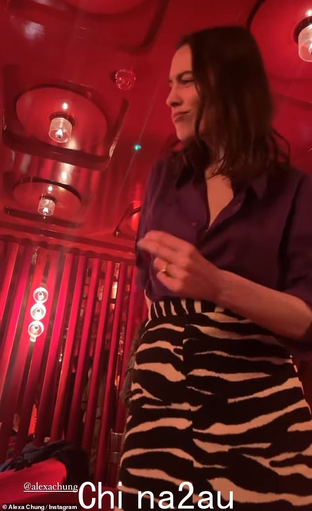 Shared:Pixie Geldof 分享了 Alexa 的视频,其中展示了戒指