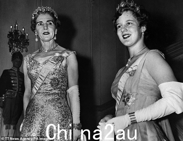 1960 年丹麦英格丽德女王和她的女儿,当时的王储妃玛格丽特