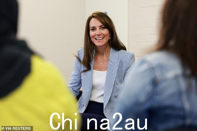 上周,例如,41 岁的凯特周二参观了温莎家庭中心,周三参观了七英里外的梅登黑德橄榄球俱乐部