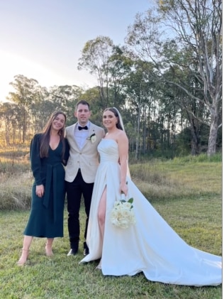 新婚夫妇是与名人 Ashley Ogle 合照。图片:Instagram