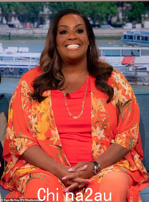 ITV 老板正在考虑 Alison Hammond 接替 Phillip Schofield 的角色,这个职位可以让她赚到高达 500,000 英镑