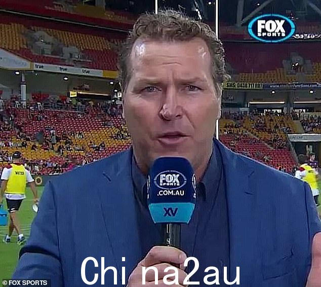 Scott-Young,从橄榄球退役后为 Fox Sports 工作,用他的语言震惊了人群