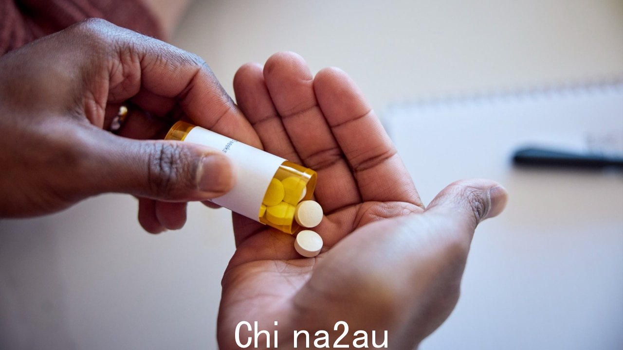 英国非常谨慎' 用于儿童的青春期阻滞剂药物” /><p>随着临床试验的发展,澳大利亚医生已被警告在对儿童和青少年使用青春期阻滞剂和跨性别激素时要谨慎。</p><p>全国执业精神病医师协会主席菲利普·莫里斯博士在接受澳大利亚天空新闻采访时表示,这些药物已被证明具有“严重的副作用”。</p><p>这一警告是在昆士兰卫生当局驳回了要求</p><p>布里斯班的儿科医生 Dylan Wilson 最近写信给昆士兰州医疗当局,要求立即暂停使用这些药物以评估证据,理由是临床实践发生了重大变化。 </p><p>但昆士兰当局驳回了 Wilson 博士要求进行审查的呼吁,声称该州的儿童性别服务遵循循证实践。</p><p>然而,根据 Morris 博士的说法,这“不符合我们在海外所了解的,尤其是英国的塔维斯托克中心。”</p><img class=