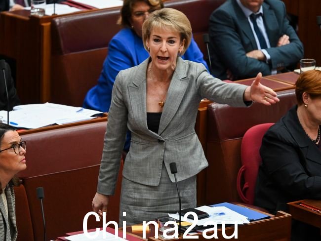 影子总检察长 Michaelia Cash 在多个场合就此事向财政部长 Katy Gallagher 提出质疑参议院会议厅的提问时间。图片：NCA NewsWire / Martin Ollman