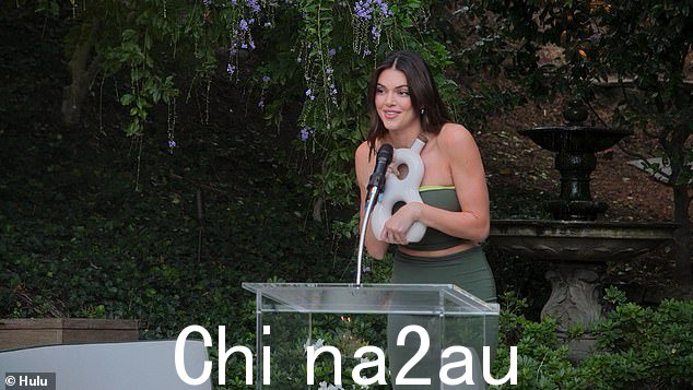 进军商界:Kendall 也忙于她在 2021 年推出的龙舌兰酒业务 818