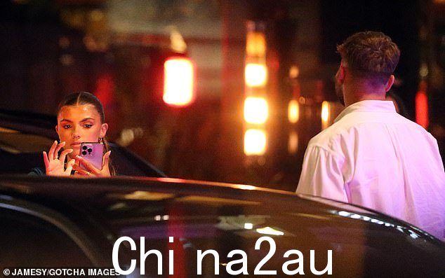 Candid:他说:'当你从别墅里出来时,情况就大不一样了。它可以是很多和紧张的,并且对这种情况有很大的压力'