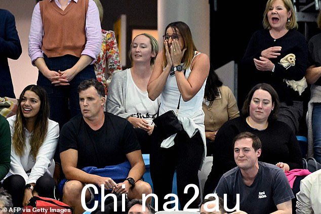 三届奥运选手刘易斯周三与她的丈夫格雷格泰勒一起观看