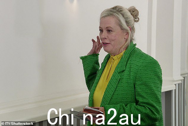 挣扎:简说,由于她在失去父亲后的悲痛经历(如肥皂剧中所示),她解释了拍摄肥皂剧的一段激动人心的时间