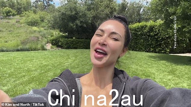 欢乐时光:在最新的视频中,母女二人假唱斯蒂芬桑切斯的歌曲直到我找到你,并在他们广阔的花园里跳舞