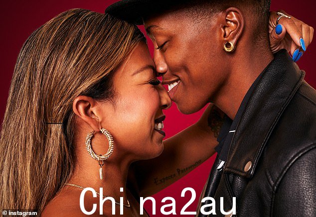 Mal Wright(右)希望在与交往三年的伴侣 Yoly Rojas(左)结婚之前在经济上更加稳定