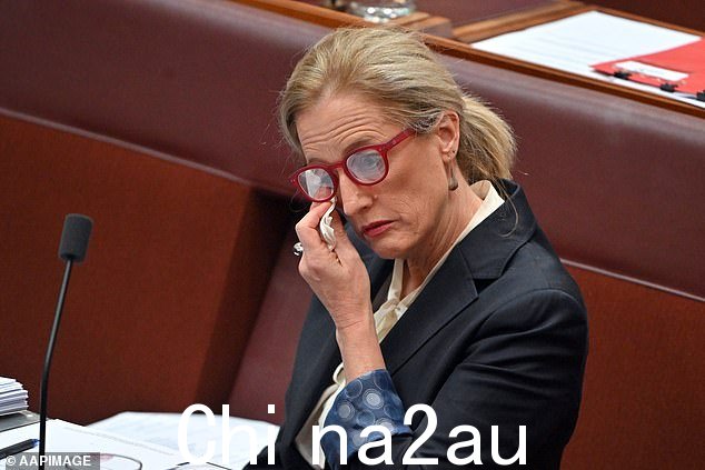 Katy Gallagher 的声音在回答国民党参议员布里奇特·麦肯齐 (Bridget McKenzie) 提出的问题时,终于在周四参议院会议结束时颤抖起来。 “这周我非常失望,”她说,下唇颤抖着。在周四的参议院会议即将结束时,国家党参议员布里奇特·麦肯齐 (Bridget McKenzie) 提出了一个问题。她说:“这周我非常失望,”她的下唇在颤抖</p><p class=