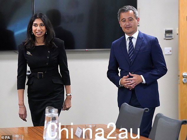 内政大臣 Suella Braverman 与法国内政部长 Gerald Darmanin 在伦敦内政部举行双边会议之前