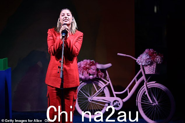 Kenzie Ziegler 在活动期间表演