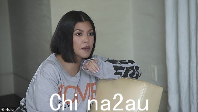Abundance:Kourtney 补充道,“我只是觉得有很多类似的机会,”然后变得情绪化并捂住脸,补充说,“对不起,这让我很不安,”当她对着她的手哭泣