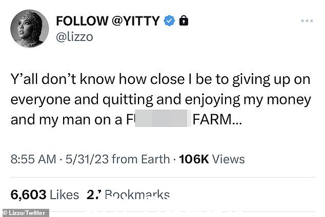 Post: Lizzo 回复:'你们都不知道我离放弃每个人有多近,我离放弃和享受我的钱和我的男人在 F*****G FARM 上有多近.. .'