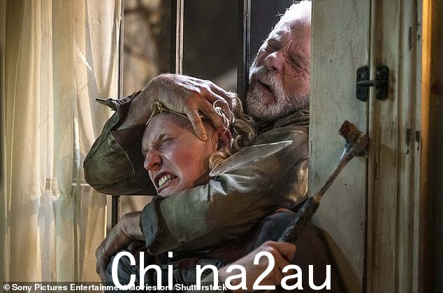 紧张! Netflix 的粉丝们承认,在看完恐怖的续集《别呼吸 2》后,他们“害怕独处”。 imageCaption
