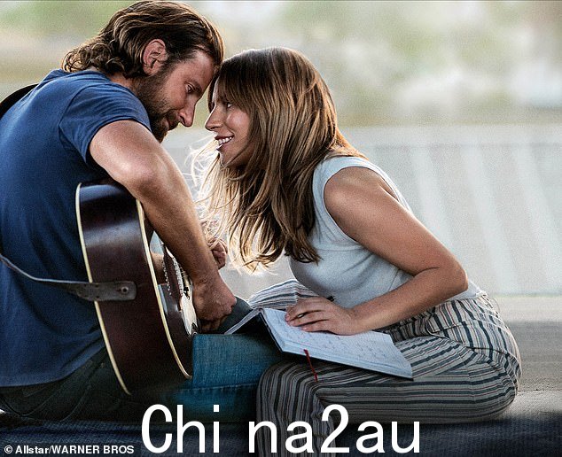 2018 年版的 A Star Is Born 以 Lady Gaga 和 Bradley Cooper 为特色,Gaga 将这对描述为具有“即时化学”