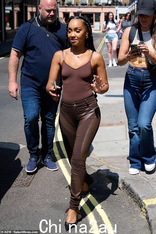时尚:Leigh-Anne Pinnock,31 岁,在周五忙碌的一天广播采访中穿着合身的紧身连衣裤惊呆了