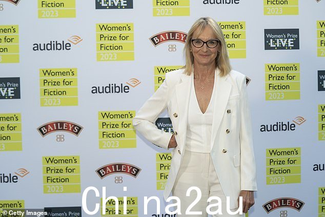 前 BBC 早餐节目主持人 Louise Minchin 出席 2023 年 6 月 14 日在贝德福德广场花园举行的女性小说奖颁奖典礼