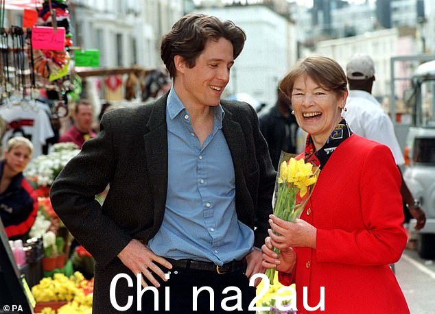 杰克逊女士,时任托尼布莱尔领导下的交通部长,在参观诺丁山片场时被看到与演员休格兰特在一起