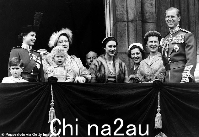 白金汉宫阳台上的王室成员1954 阅兵仪式