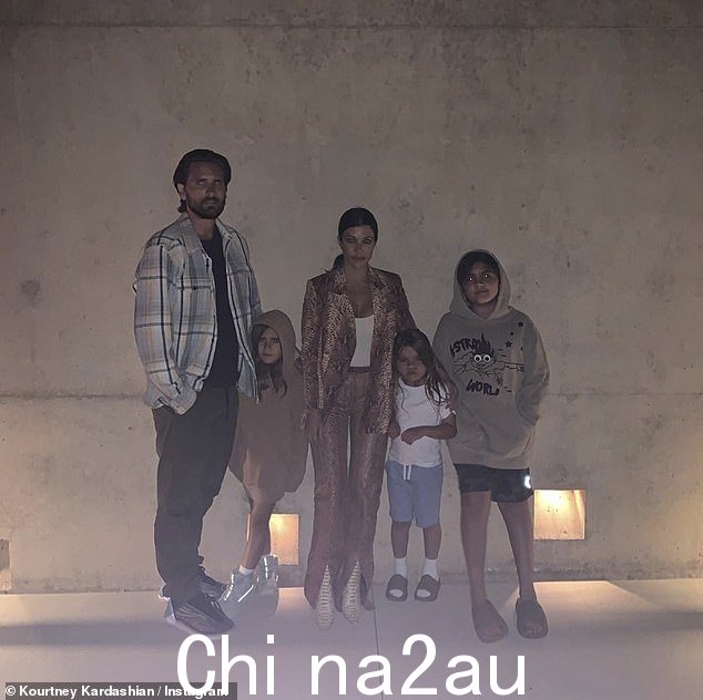 Motherhood:Kourtney 已经有了三个孩子 ¿Mason,13 岁,Penelope,10 岁,Reign,八 ¿ 与前任-男友 Scott Disick,39